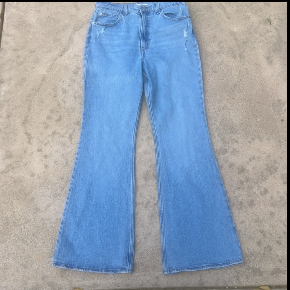 Levi's Women's High Rise 70's Flare Light Wash Jeans Size 29 - Picture 2 of 9